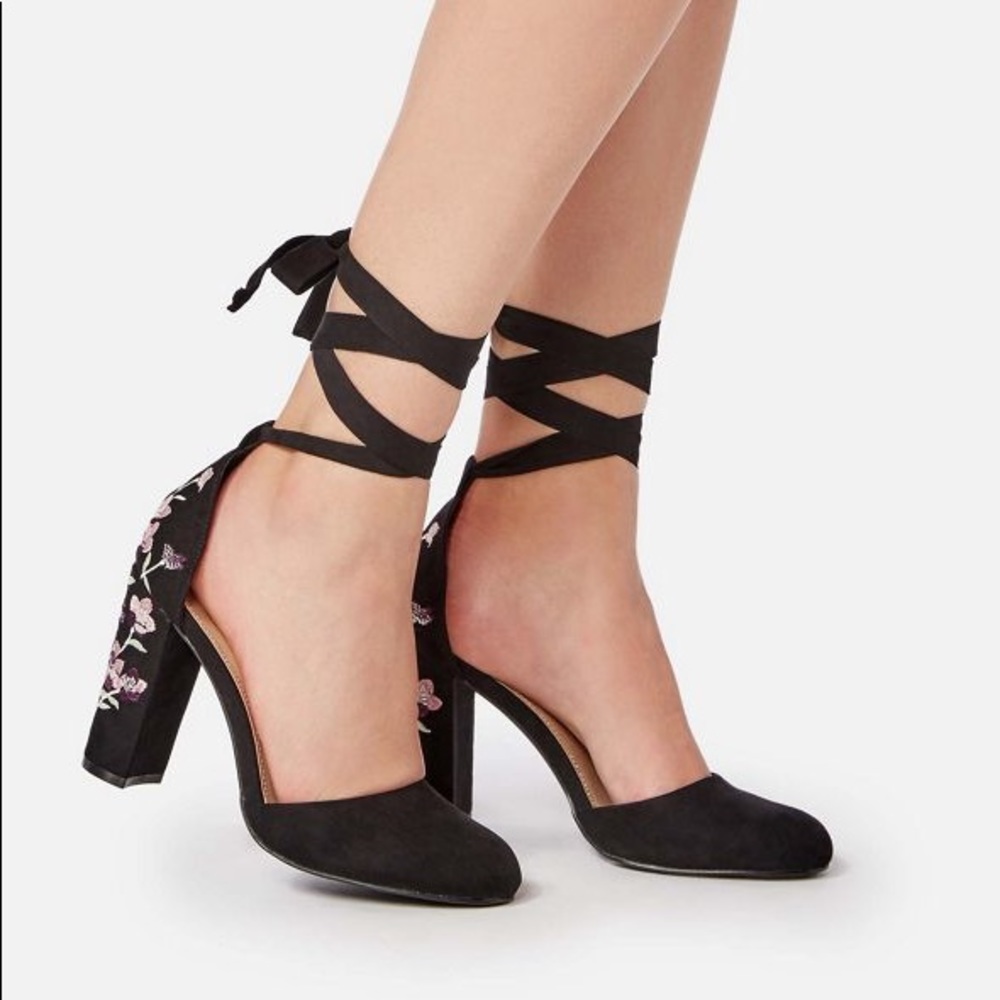 Fleurita floral ribbon pumps